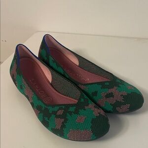 Rothy’s Round  “ The Flat Round Toe Botanicano Green/ Mauve Retired Pattern
